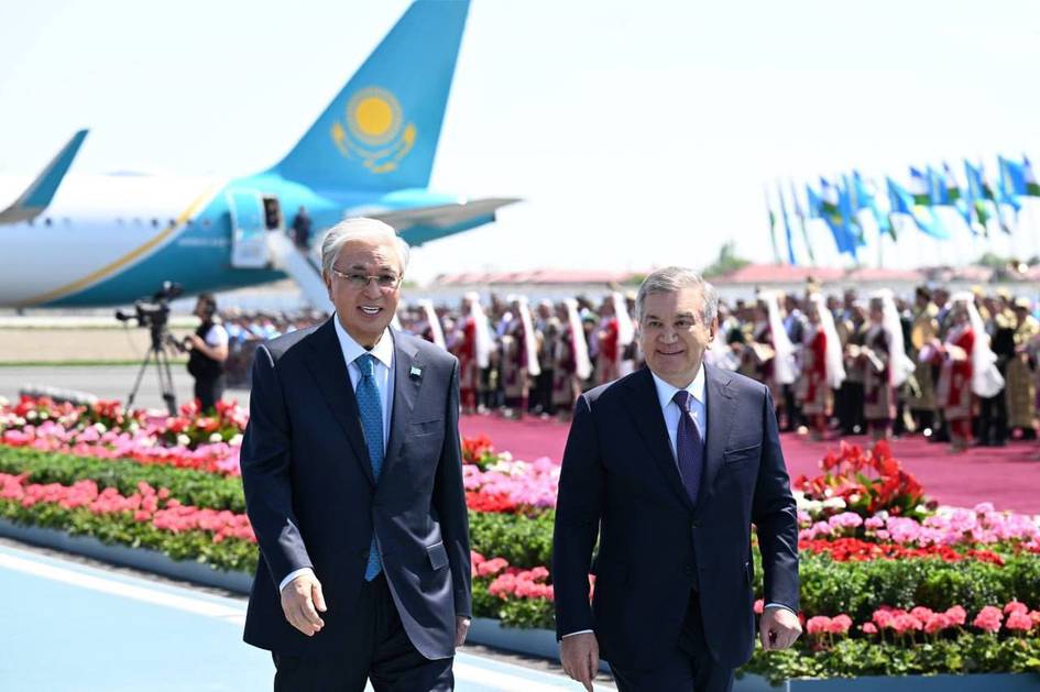 Shavkat Mirziyoyev Buxoroda Qosim-Jo‘mart To‘qayevni kutib oldi